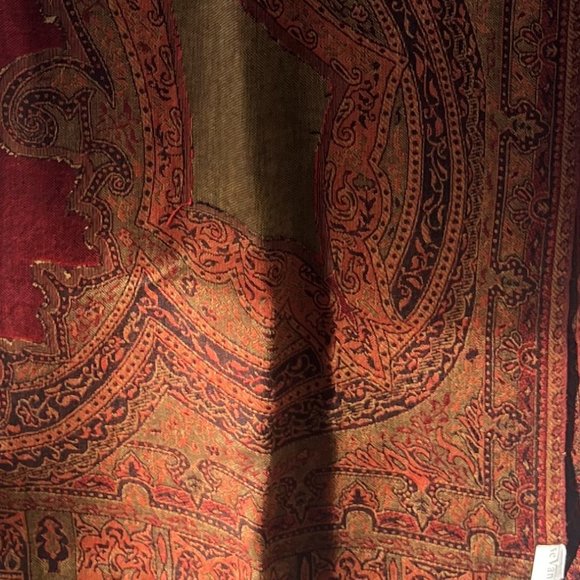 Sevan Brand Women's Scarf! - Picture 5 of 7